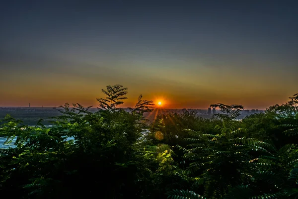 Висхідне Сонце Над Містом — стокове фото