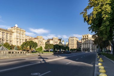 Independence Meydanı 'ndaki Lach Gates manzarası