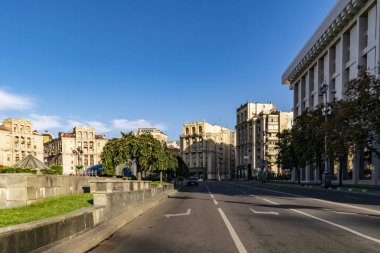Independence Meydanı 'ndaki Lach Gates manzarası