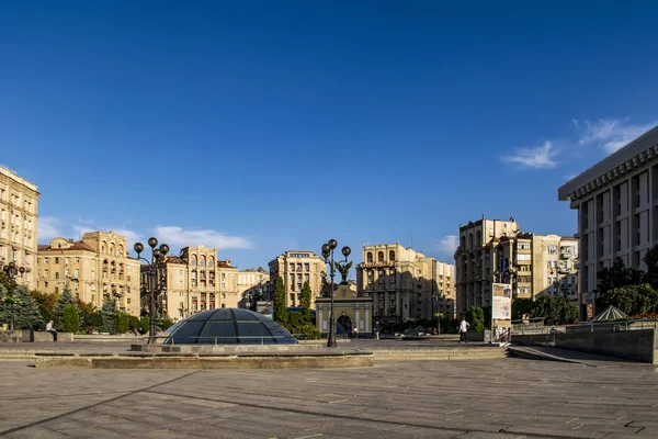 The view of the Lach Gates on Independence Square