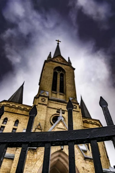 Лютеранская Церковь Луцке Выстрелила Снизу — стоковое фото