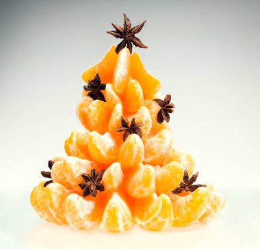 Mandalina yıldız anason ile Noel ağacı.