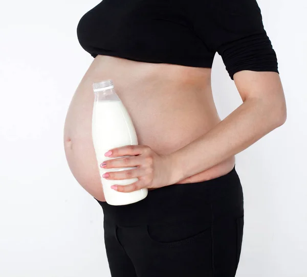 Vientre de una mujer embarazada. — Foto de Stock