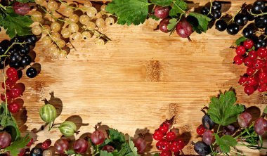 Bir çerçeve ahşap tahta üzerinde Bahçe çilek.