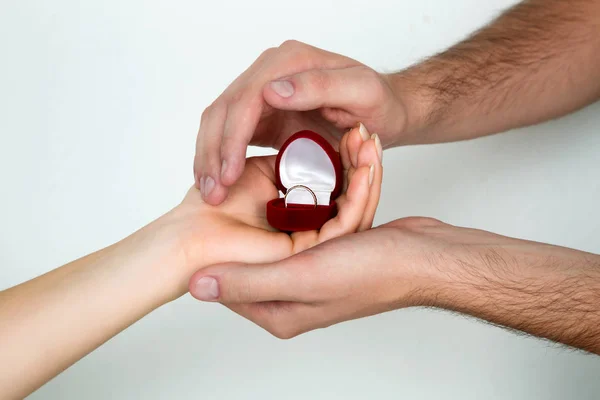 Female and male hands holding the ring box — Stock Photo, Image