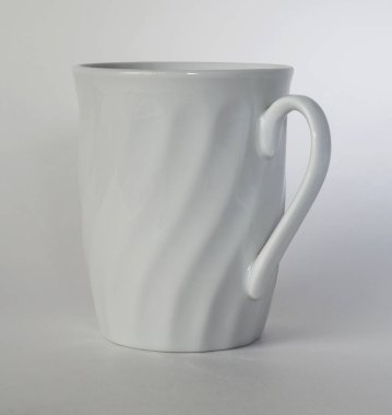 İzole, arka plan üzerinde beyaz çay kupa.