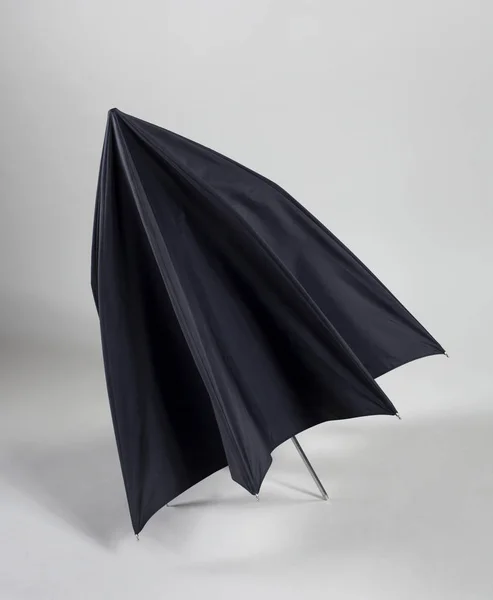 Vecchio ombrello fotografico nero — Foto Stock