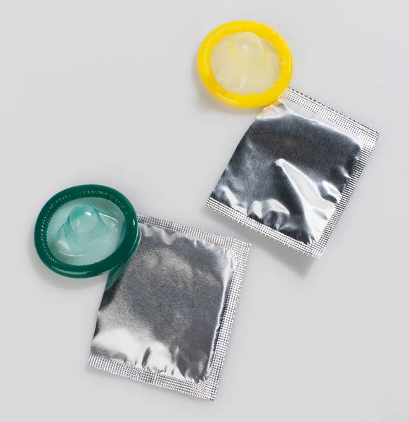 Preservativos coloridos sem pacote . — Fotografia de Stock