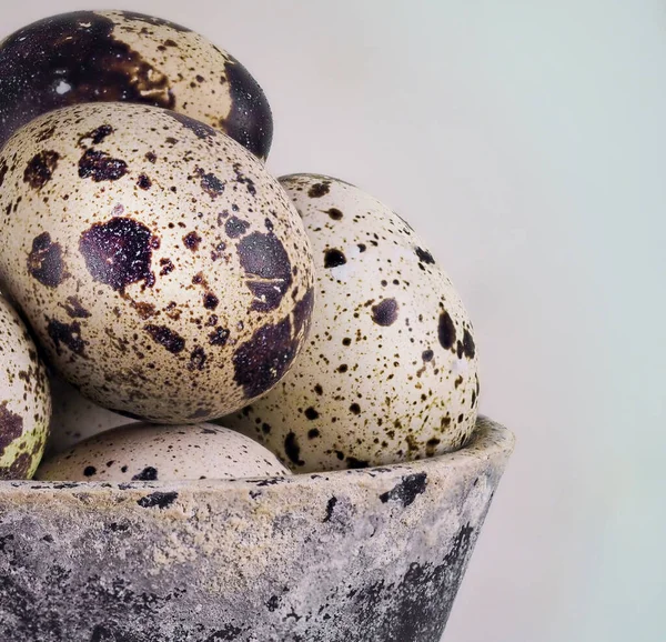 Eier Einer Vase Auf Weißem Hintergrund Nahaufnahme — Stockfoto