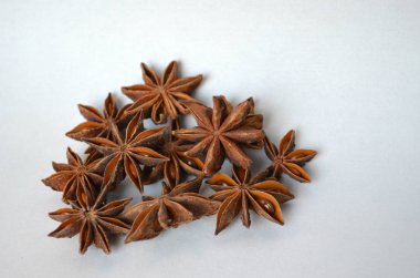 beyaz arkaplanda yıldız anason 'u