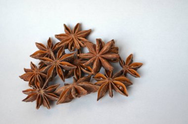 beyaz arkaplanda yıldız anason 'u