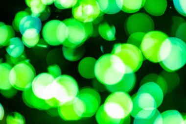 Bokeh odaklı bulanık ışıklarla yeşil neon soyut arkaplan