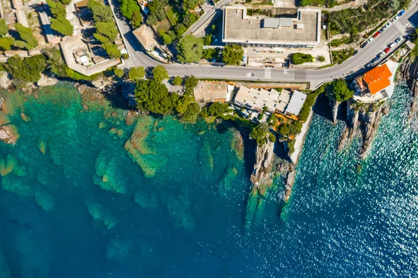 İtalya 'da Rocky Körfezi. Adriyatik sahili, Camogli, liguria 'da hava aracı görüntüsü. — Stok fotoğraf