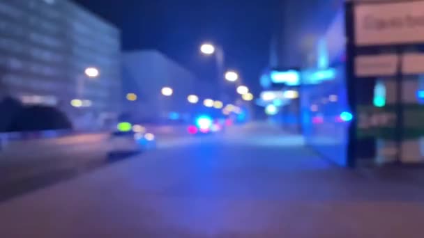 Defocked Noodverlichting Van Politie Ambulance Auto Nachts — Stockvideo