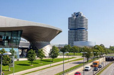 BMW müzesinin panoramik manzarası, BMW Welt ve BMW Genel Merkezi, Münih, Almanya, Mart 2020.