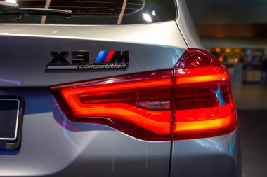 Gri BMW X3M yarışması arka ışık .BMW Welt, Münih, Almanya, Mart 2020.
