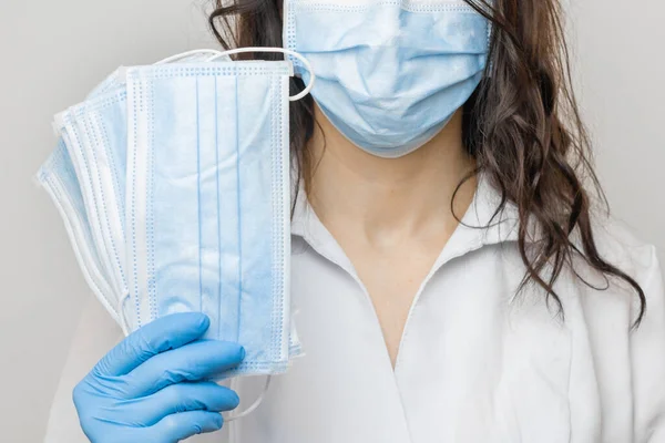Fermare Sarscov Virus 2020 Covid Donne Indossano Guanti Medici Blu — Foto Stock