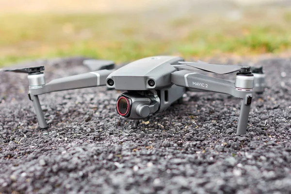 Le drone DJI Mavic 2 Pro avec caméra Hasselblad et filtre Freewell ND est prêt à décoller, Chicago, mai 2020 . — Photo