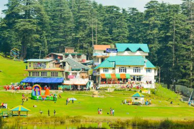 Hindistan 'ın Mini İsviçre' si, Hindistan 'ın kuzeyindeki Himachal Pradesh eyaletinde küçük bir tepe istasyonudur..