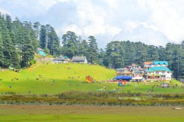 Hindistan 'ın Mini İsviçre' si, Hindistan 'ın kuzeyindeki Himachal Pradesh eyaletinde küçük bir tepe istasyonudur..