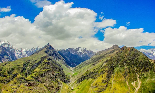 Chandra Taal est un lac du district de Lahul et Spiti dans l'Himachal Pradesh. . — Photo