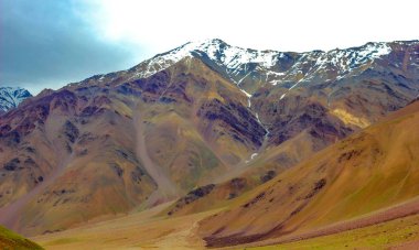 Chandra Taal veya Chandra Tal, Himachal Pradesh 'in Lahul ve Spiti bölgesinde yer alan bir göldür..