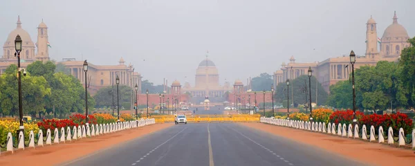NUEVA DELHI, INDIA - 26 de abril: Rashtrapati Bhavan es el hogar oficial del Presidente de la India el 26 de abril de 2019, Nueva Delhi, India . — Foto de Stock