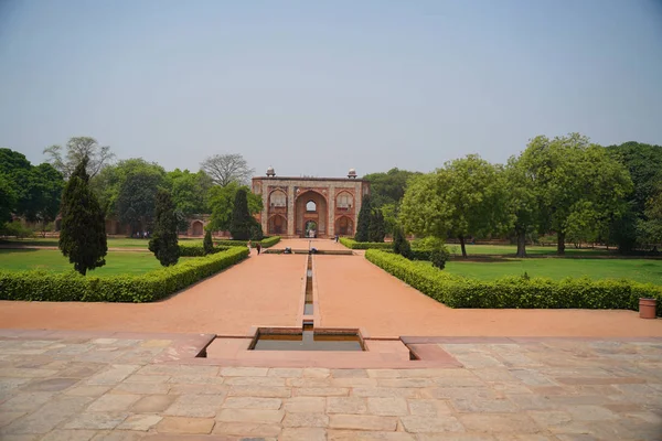 Delhi / India - 01 de mayo de 2019: La tumba de Humayun es la tumba del emperador mogol Humayun en Delhi, India . — Foto de Stock