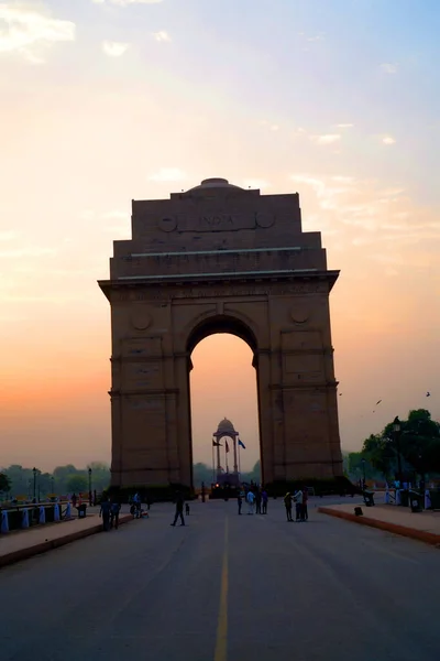 De Indische Poort is een oorlogsmonument gelegen op het Rajpath — Stockfoto