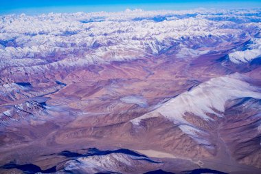 Himalayalı Leh Ladakh Köyü 'nün manzarası ve manzarası Leh Stok Sarayı' nın bakış açısından sıralanırken Jammu ve Kashmir, Hindistan 'da kış mevsimi
