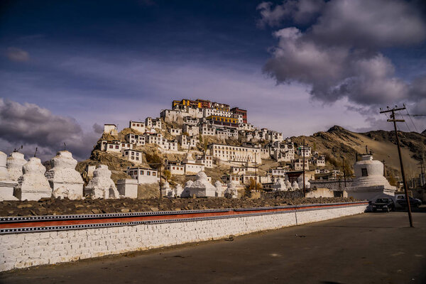 Буддийские ступы и монастыри
