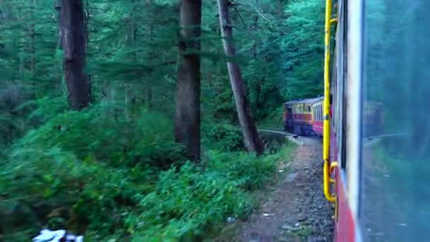 Treno Movimento Sulle Pendici Della Montagna Bella Vista Una Montagna — Video Stock