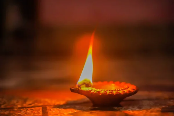 ディープワリーはヒンズー教の光の祭りです。 ロイヤリティフリーのストック写真