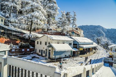 Shimla Tren İstasyonu Hindistan 'daki ilk kar yağışı sahnesi.