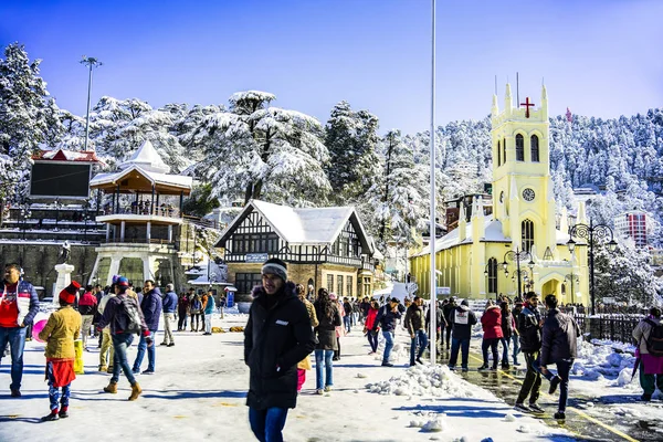 Mall Road è la strada principale di Shimla, la capitale dell'Himachal Pradesh, India . — Foto Stock