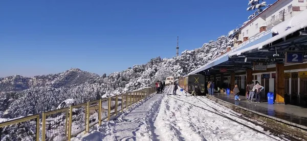 Scena de la prima cădere de zăpadă în Gara Shimla India — Fotografie, imagine de stoc