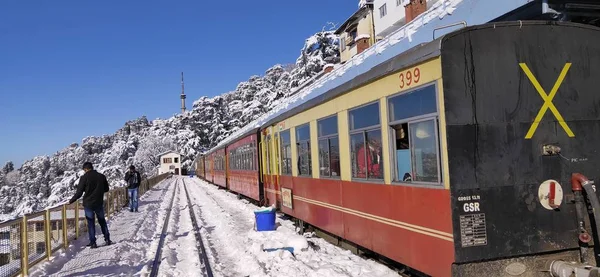 La scène de la première chute de neige à la gare de Shimla Inde — Photo