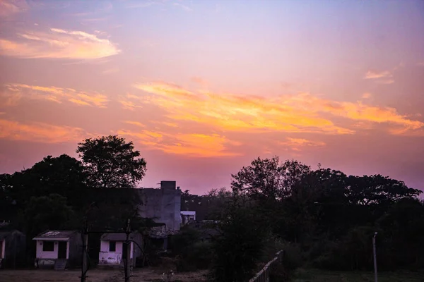 Чудовий схід і захід сонця в Індії — стокове фото