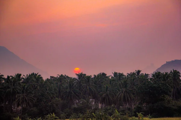 Schöne Aussicht auf Sonnenaufgang und Sonnenuntergang in Indien — Stockfoto