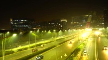 Gurgaon, Yeni Delhi 'nin güneybatısında, Kuzey Hindistan' da bir şehirdir. Mali ve teknolojik merkez olarak bilinir..