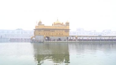 Amritsar 'daki Altın Tapınak, Punjab, Hindistan, Sikh dininin en kutsal ikonu ve ibadet yeri..