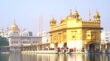Amritsar 'daki Altın Tapınak, Punjab, Hindistan, Sikh dininin en kutsal ikonu ve ibadet yeri..