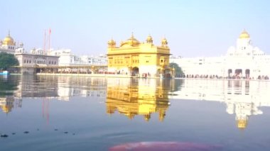Amritsar 'daki Altın Tapınak, Punjab, Hindistan, Sikh dininin en kutsal ikonu ve ibadet yeri..