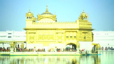 Amritsar 'daki Altın Tapınak, Punjab, Hindistan, Sikh dininin en kutsal ikonu ve ibadet yeri..