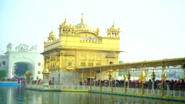 Amritsar 'daki Altın Tapınak, Punjab, Hindistan, Sikh dininin en kutsal ikonu ve ibadet yeri..
