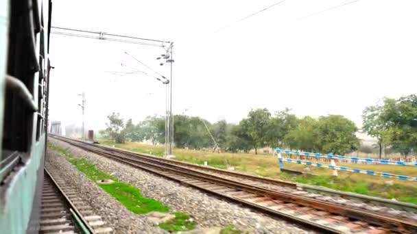 Ferrocarriles Indios Tren Pasajeros Tren Disparo Desde Ventana Del Último — Vídeo de stock