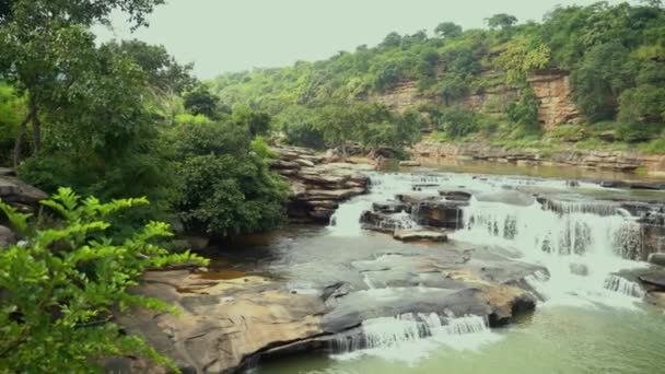 Lakhaniya Dari Waterfall Ligger Ett Avstånd Cirka Från Varanasi Latifpur — Stockvideo