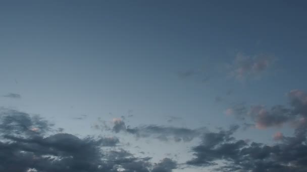 Schöner Sonnenuntergang mit Wolken im Zeitraffer lizenzfreies Stockvideo