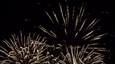 gece havai fişek kutlama görüntüleri