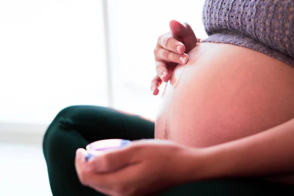 Semanas Mujer Asiática Embarazada Aplicando Loción Para Cuidado Piel Vientre —  Fotos de Stock